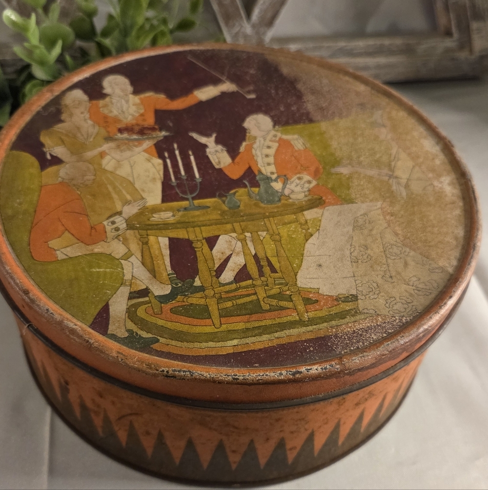 1930s Vintage Uneeda Biscuit Tin 🍪 Colonial Scene Rustic Storage Box Patina